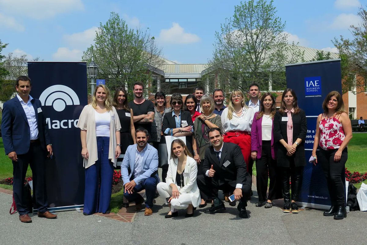 #Naves2021: Banco Macro y @EntrepreIAE premiaron a los ganadores del año del programa de formación y acompañamiento a emprendedores.
Los 16 equipos finalistas fueron seleccionados entre los casi 4.000 inscriptos, representando a cientos de PyMEs y start ups de todo el país.