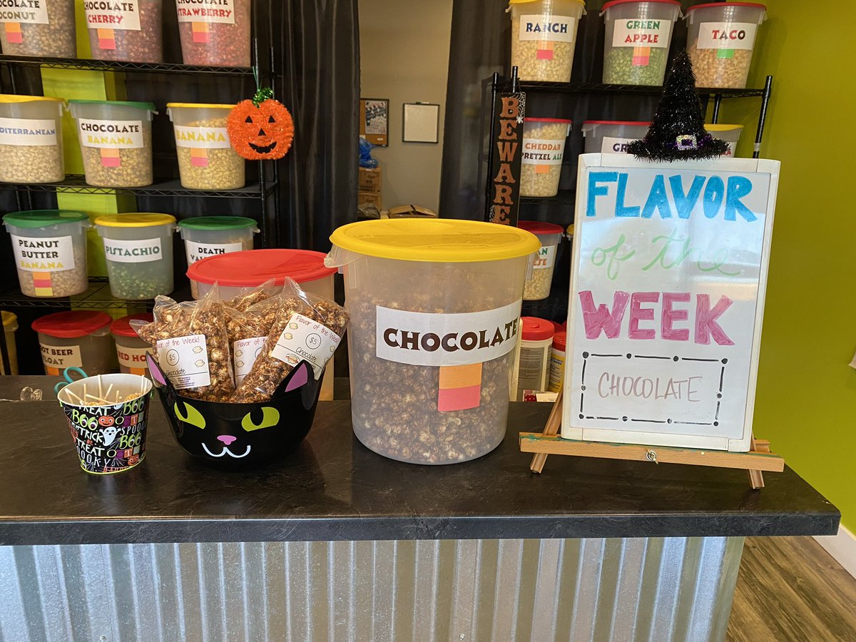 theSavoryKernel's tweet photo. New flavor of the week! Come grab a small bag of chocolate popcorn for only $5! 

Flavor of the Week: Chocolate https://t.co/36EVVSGNo4