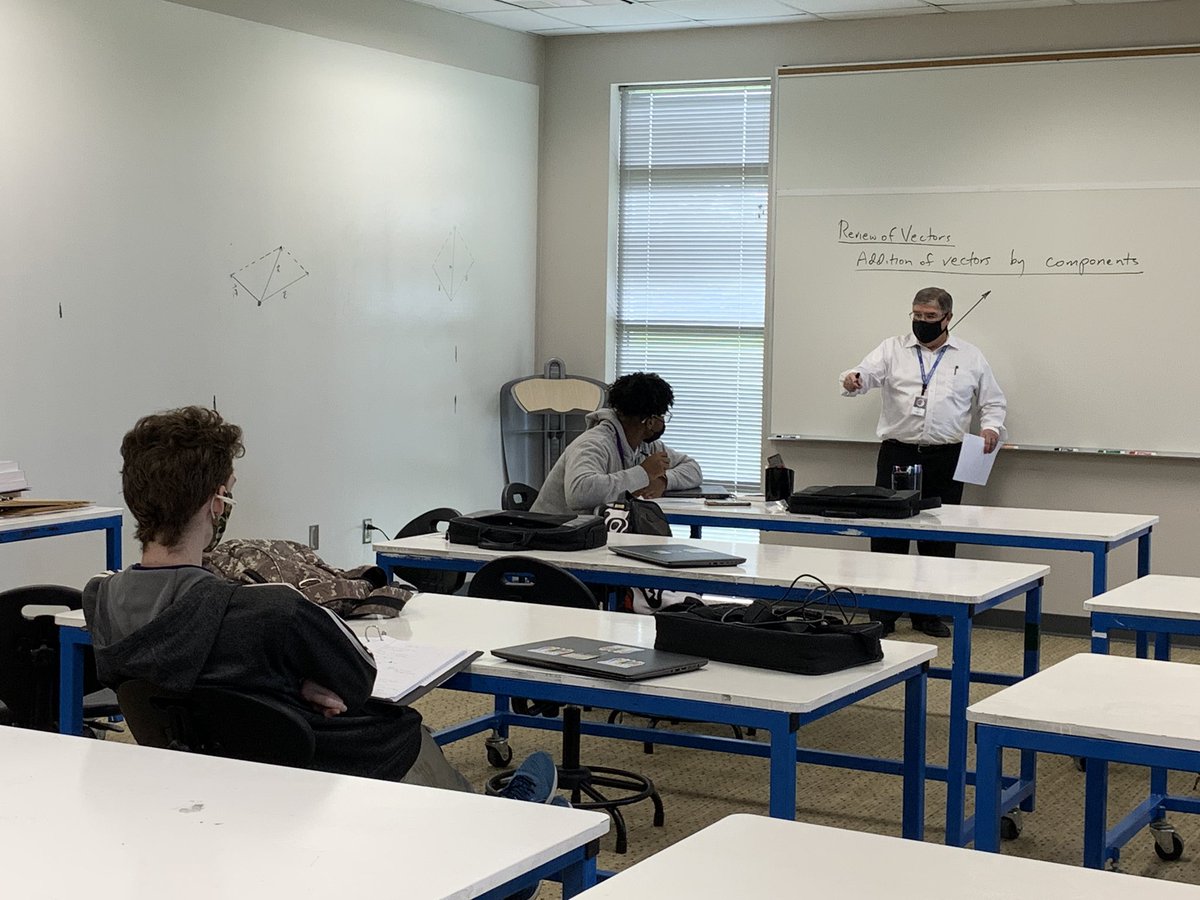 satellitecenter's tweet photo. Welcome back to our @HahnvilleHigh Team Members!  So excited to have you back on campus! #firstdaytake2 #BuildaBetterYou https://t.co/ARDnjw13N6