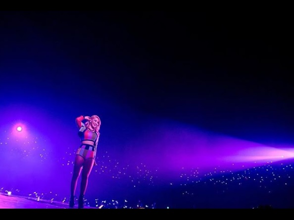 ThrowbacksCL's tweet photo. October 18, 2016: #CL via Instagram

['#throwback #AONtour'] https://t.co/fH7PzrQ6yx