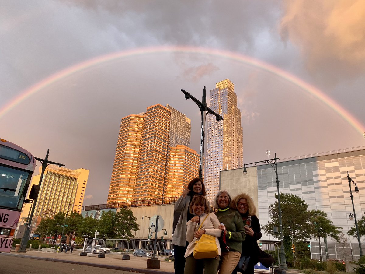 barbstar54's tweet photo. Yesterday after the rain. NYC. https://t.co/KNBzGD32ur