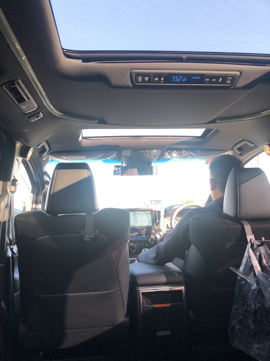 To_boxy80hechy's tweet photo. 朝から送迎車は快適ですわ〜 https://t.co/ZS1KE5gg7Z