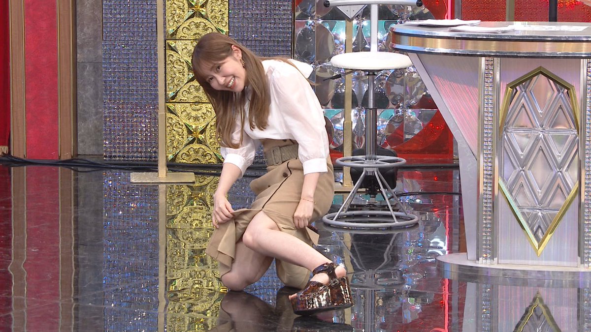 スカートを着用した指原莉乃さんのコーデ 私服/衣装/購入先 - Woomy スカートを着用した指原莉乃さんのコーデ 私服/衣装/購入先 - Woomy
