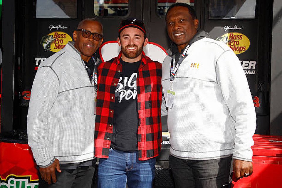 austindillon3's tweet photo. Met a couple of @NFL legends in Texas https://t.co/Ea5s02dWKg