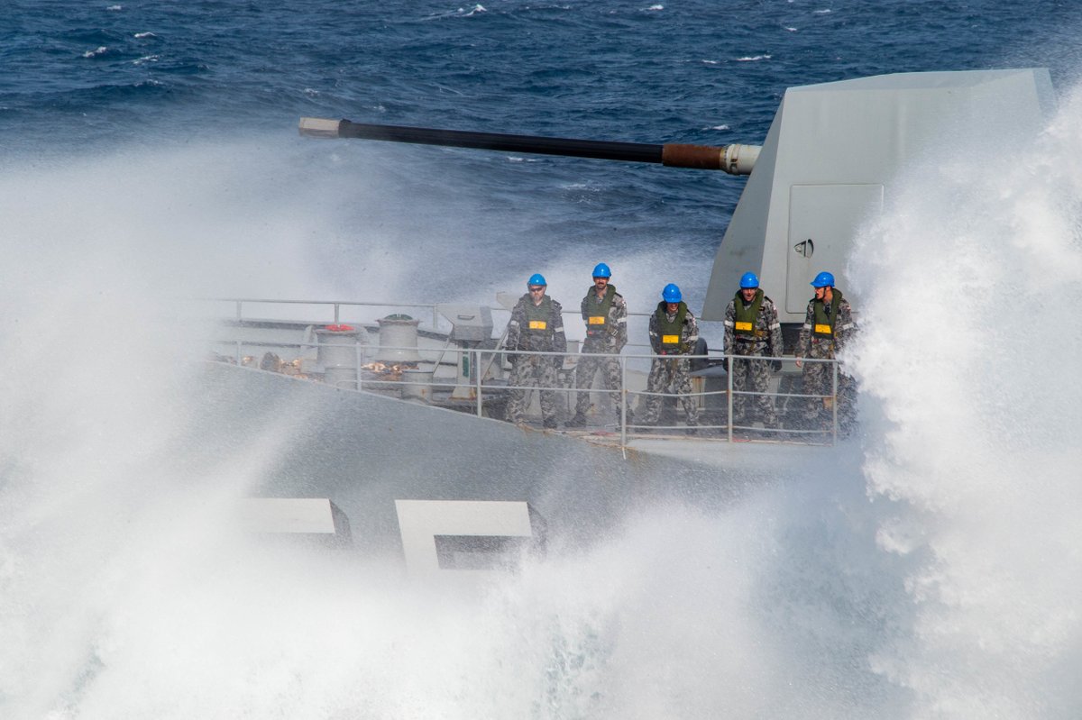 USNavy's tweet photo. 1️⃣ #USNavy, @Australian_Navy, @jmsdf_pao_eng, @RoyalNavy underway during #MPX2021 @INDOPACOM and 2️⃣ #USSCarlVinson #CVN70 #unrep 3️⃣ @Australian_Navy #HMASBallarat.
4️⃣ #USSTulsa and #USSJackson transit @US7thFleet with @deutschemarine #FGSBayern.
ℹ️  &amp; 🔽: https://t.co/2OG04wrrQh https://t.co/06SAzMuyy4