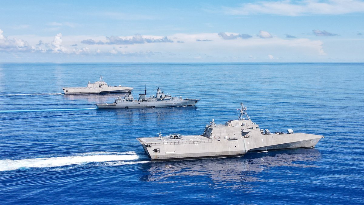 1️⃣ #USNavy, @Australian_Navy, @jmsdf_pao_eng, @RoyalNavy underway during #MPX2021 @INDOPACOM and 2️⃣ #USSCarlVinson #CVN70 #unrep 3️⃣ @Australian_Navy #HMASBallarat.
4️⃣ #USSTulsa and #USSJackson transit @US7thFleet with @deutschemarine #FGSBayern.
ℹ️  & 🔽: go.usa.gov/xMMey