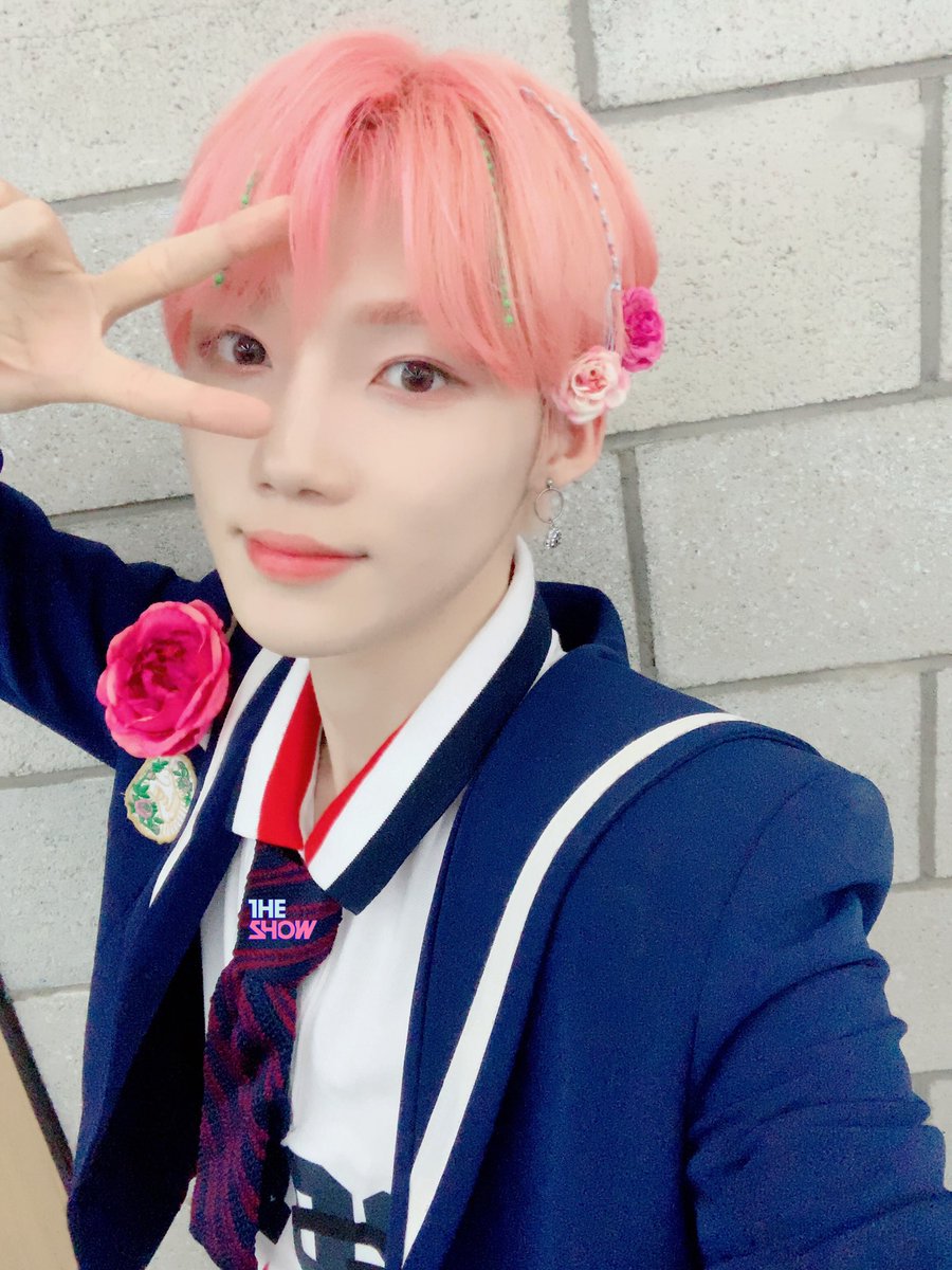 WE_THUNDERCATZ's tweet photo. Que nos traemos entre manos los #2KO babies? Pues se trata de una cita para inscribirnos al #WANNAROCKCLUB con our #TIME4GIRLSROCK, a pesar de las soft vibes que tenemos juramos con el dedo meñique una pinky promise de que somos los más punketos del grupo. 

K + R = 🐈꒰♡꒱🐈‍⬛ https://t.co/As4oaEbeJV