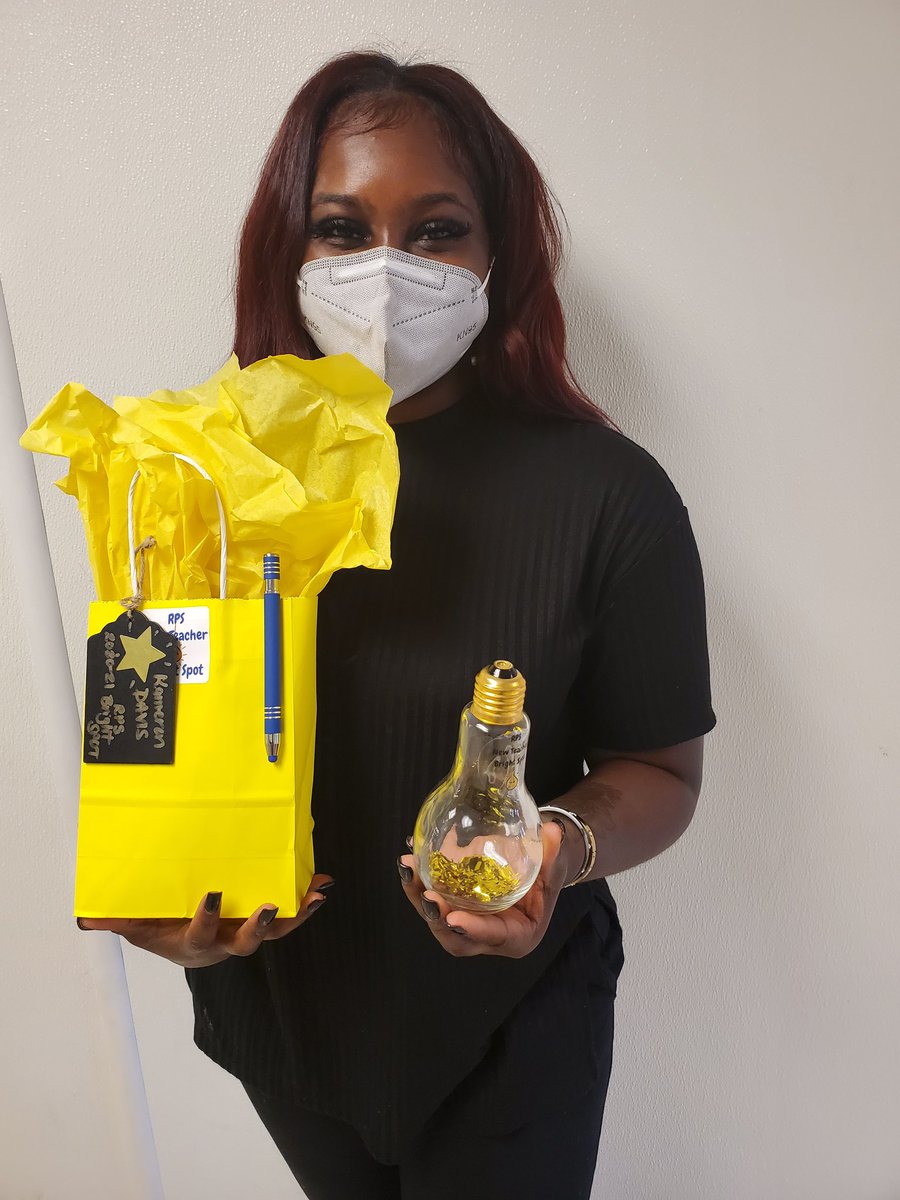 Pinkgiraffe1015's tweet photo. So happy to have the opportunity to finally meet these 2020-21 "New Teacher Bright-Spots"in real time, to   present some small tokens of encouragement! Keep shining bright! Thank you for your sponsorship of Starbucks gift cards @edconnective @RPS_Schools @AutumnNabors1 https://t.co/EPApsK1CAt