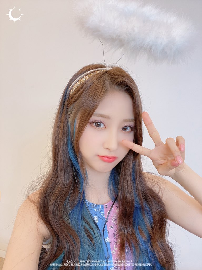 twtlunarsolar's tweet photo. ⠀ › ⠀ lunᥲr ⠀ : ⠀ solᥲr ⠀ 𓋭 ⠀ 𝓸. ⠀ 🌙 ⠀ ffıcıᥲl ⠀ ᦾ ⠀ 𝕖͟𝕧͟𝕖͟𝕟͟𝕥͟𝕤͟ ⠀ ズ · #WANNAROCKCLUB !
A Paris le dijeron it's #TIME4GIRLSROCK y se fue corriendo de la emoción para presenciar su presentación en primera fila. ¡Felicidades! https://t.co/6hgjYF0MbC