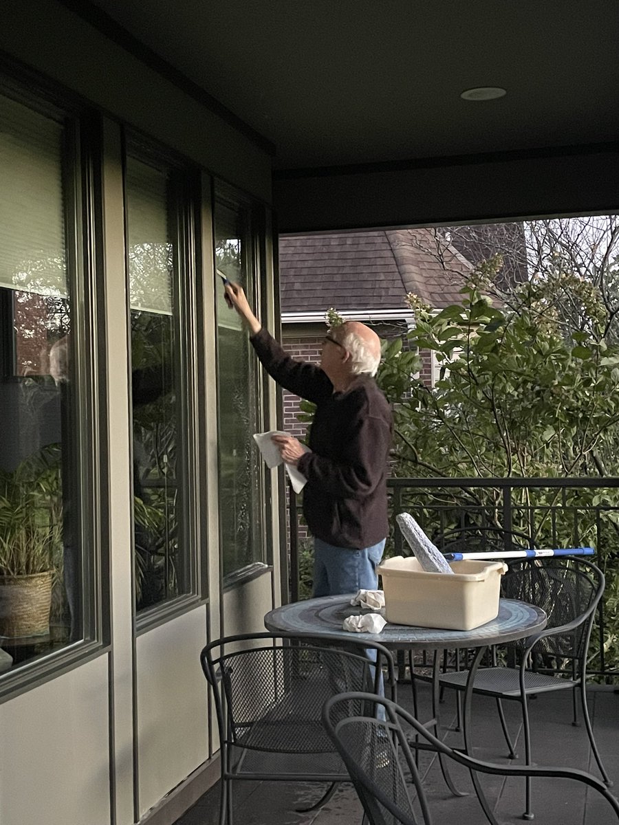 Jenn_Burch's tweet photo. I pulled a Tom Sawyer. Hubs is into the squeegee technique. #washingwindows https://t.co/zZHts5d1HC