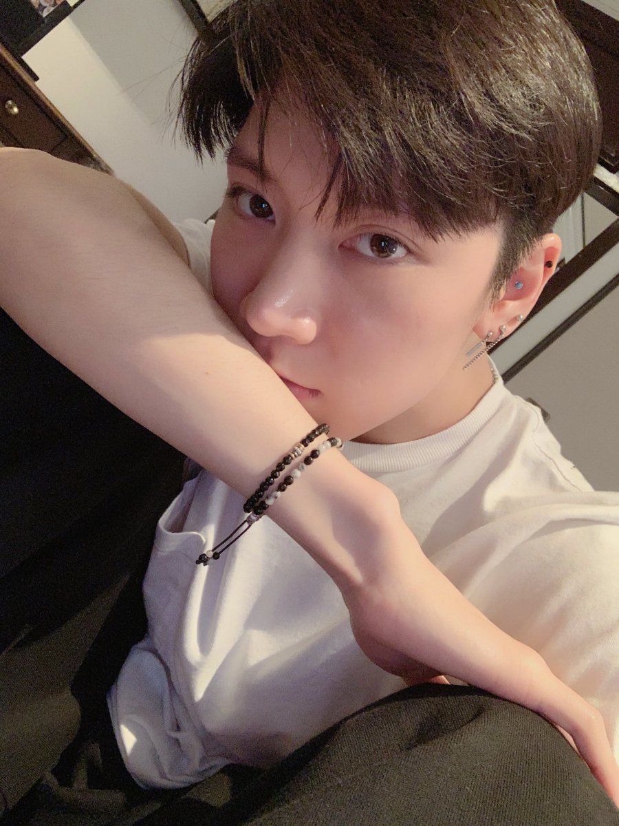 THEWANDRERS's tweet photo. La cara de concentración de Mutsuki es porque andaba pensando sus trucos porque el #WANNAROCKCLUB a como de lugar, mientras piensa en sus estrategias it's #TIME4GIRLSROCK, así que va a rockear toda la noche por mientras.
✦ The 𝗪𝗔𝗡𝗗𝗘𝗥𝗘𝗥𝗦🌐 https://t.co/HAWF8rcYFt