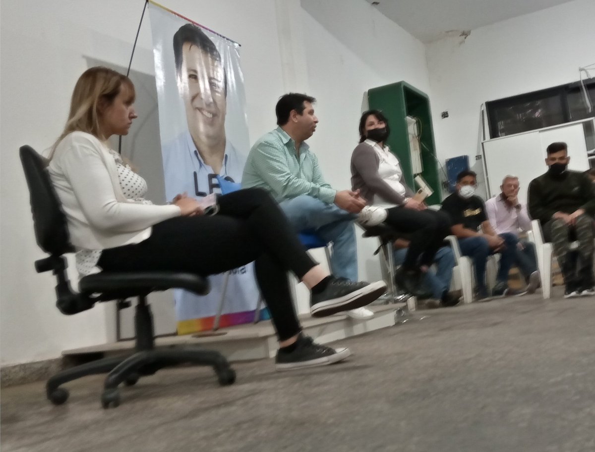 coppolaleonardo's tweet photo. TRABAJO EN EQUIPO 👥

Hoy nos reunimos con parte de nuestros referentes para charlar de la actualidad política y encarar el trabajo en conjunto para ganar la elección de 14 de Noviembre.

#EsAhora
#JuntosMoreno https://t.co/iSmgvW1OR8