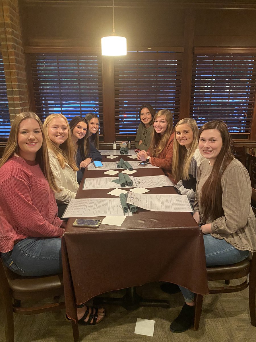 sehsvball's tweet photo. First night in Murfreesboro team dinner! #work https://t.co/YLcSXcguA6
