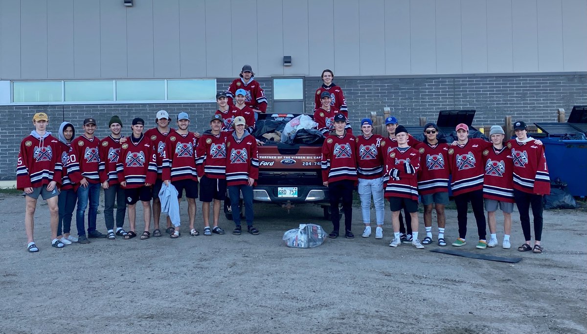 OilCapsHockey's tweet photo. Today the Oil Caps spent some of their afternoon taking part in the @RecycleMB #cleanMB program!! We encourage everyone to do their part keeping our communities clean by reducing litter and ALWAYS recycling!
@mjhlhockey | @VirdenTown https://t.co/EQnbDmRJwQ