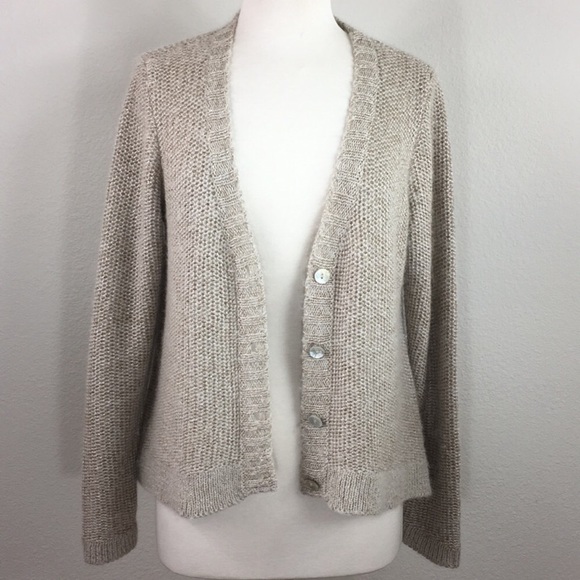 Amyrose025's tweet photo. So good I had to share! Check out all the items I'm loving on @Poshmarkapp from @KathyThatcher12 #poshmark #fashion #style #shopmycloset #eileenfisher #levis #patagonia: https://t.co/xyClpaoAhj https://t.co/QkUjB0S1Wc
