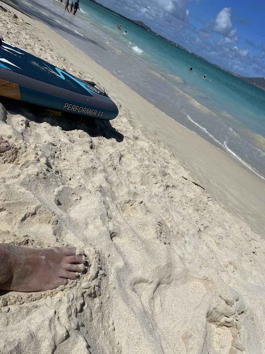M15011's tweet photo. Toes in the sand kinda day,#lazy. 🍹 #toesinthesand #hawaiiliving https://t.co/fqCkKEaPmB