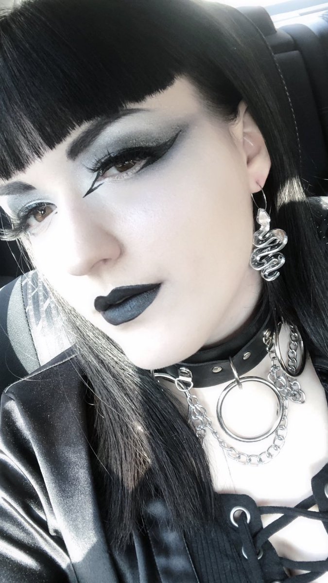 Thought I looked cute 🖤 #goth #gothgirl #gothic #wings #gothicmakeup #makeup #snakeearrings #eyeliner #blacklips #selfie #makeupmonday