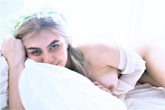 you wake up and see this.. wyd?? https://t.co/BIS0zn7O4s