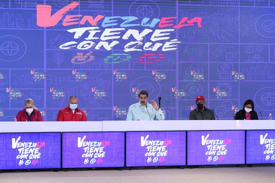 PartidoPSUV's tweet photo. "Hago un llamado a los profesionales de la comunicación y el derecho internacional a levantar una gran ola de denuncia del secuestro que hizo el imperialismo norteamericano. No hubo orden de extradición, entró un avión en complicidad con el gobierno saliente", @NicolasMaduro. https://t.co/ztWznjsHwS