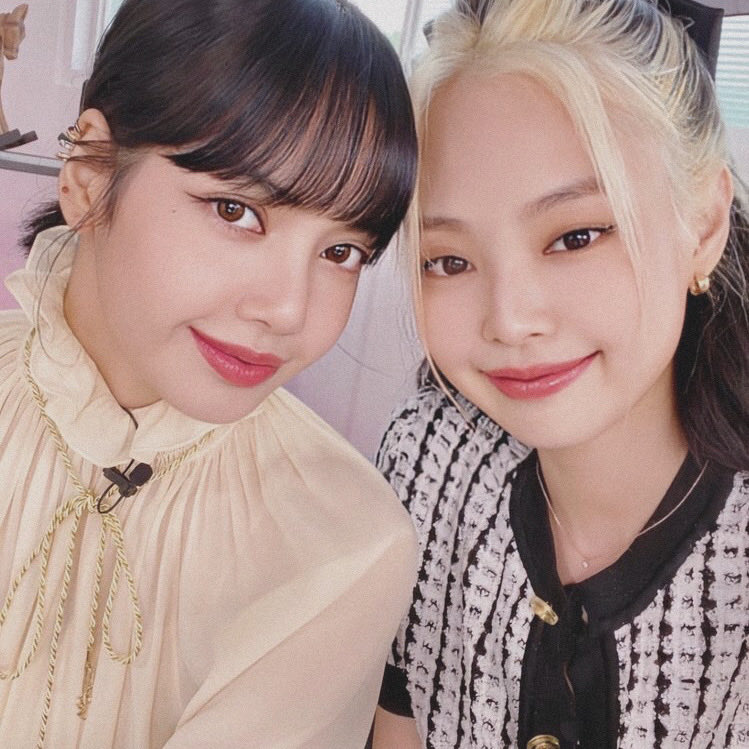 stellariumx's tweet photo. 💜 : η є ω єνєηт ➪ ☽𝕊𝕥𝕖𝕝𝕝𝕒𝕣𝕚𝕦𝕞'𝕤 𝗆𝗈𝗆𝖾𝗇𝗍 ⏱ #WANNAROCKCLUB #TIME4GIRLSROCK
2/4 Stellars (#SADDIE & #MAKI) se escaparon para ir al debut de @rockinfiles, ambas estamos listas para cantar todo el tiempo, esperamos conseguir sus autógrafos ʕ •ᴥ•ʔ https://t.co/Ch75oriuRY