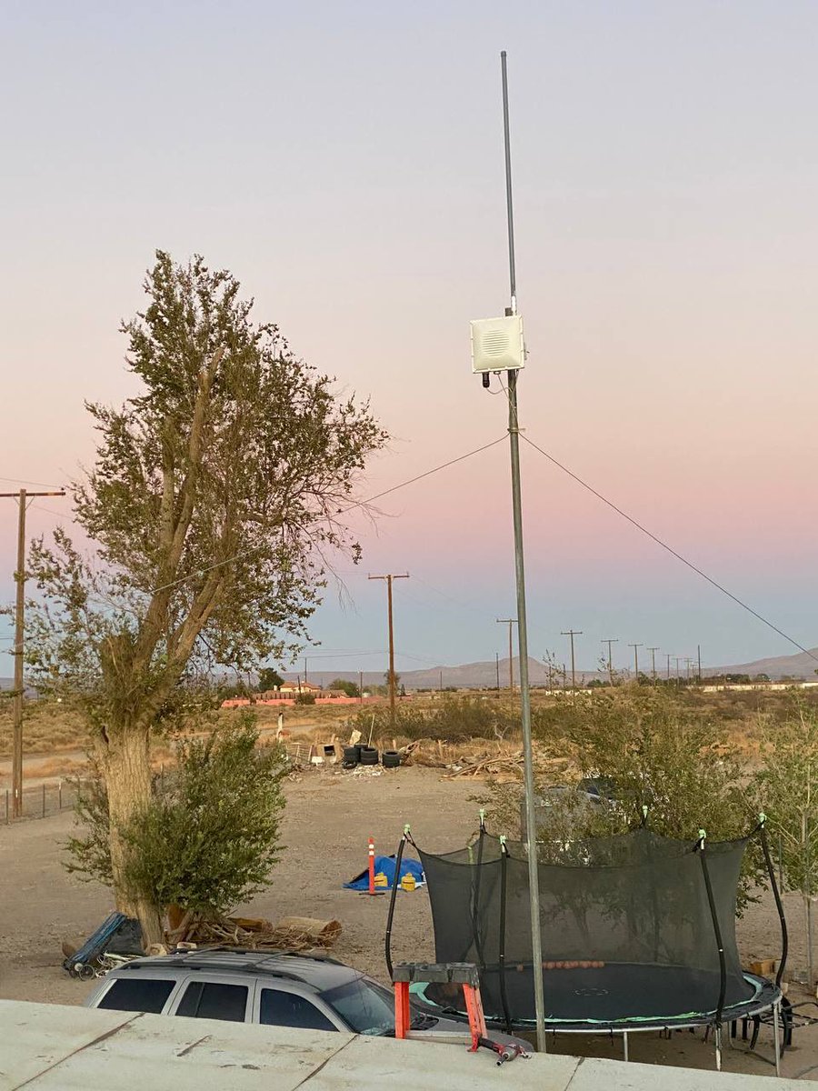 eco_hotspot's tweet photo. One of our hosts @helium @sensecapmx setups in California 🇺🇸 📡 🌱 https://t.co/OXFAXdhX6b
