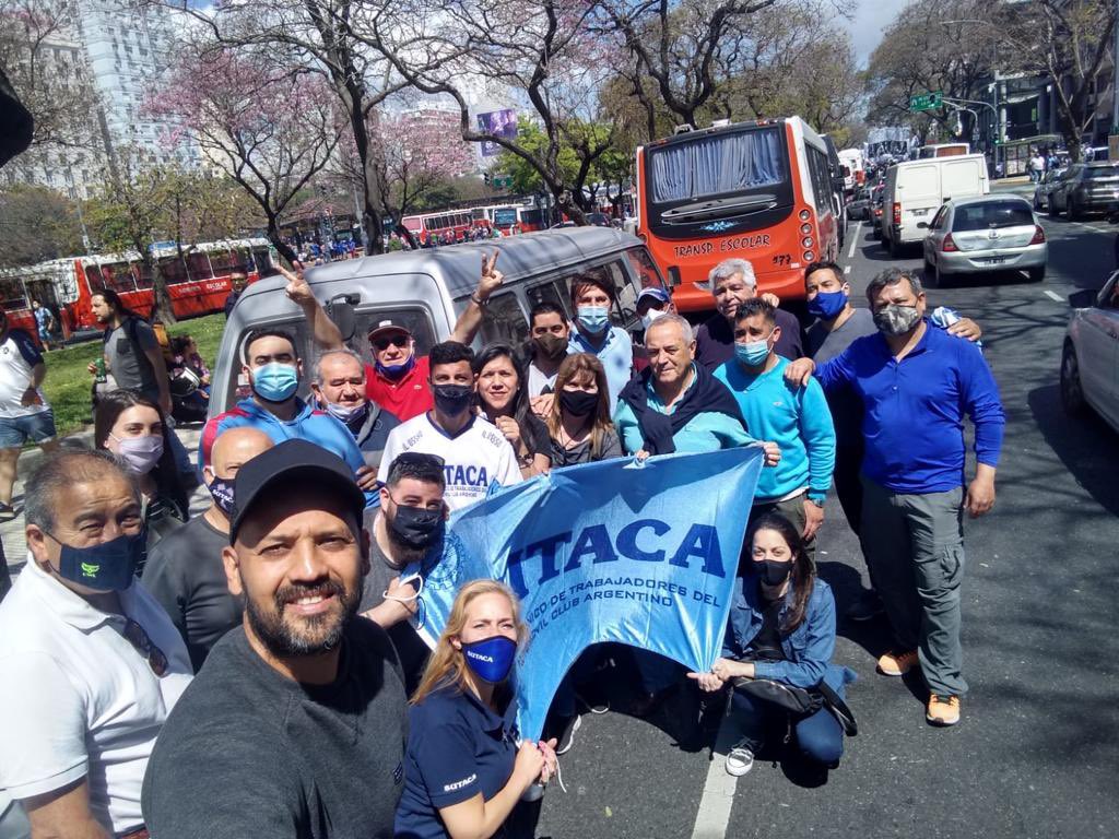 RobertojPasso's tweet photo. Participé junto a los trabajadores/as de SUTACA de la movilización organizada por la CGT para conmemorar el Día de la Lealtad.

“La felicidad del pueblo y la grandeza de la Nación se fundan en la justicia social, la independencia económica y la soberanía política” Perón. https://t.co/WRsqo58T0f