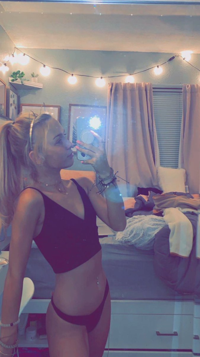 emmabby0's tweet photo. Selling nudes #sellingcontent #buyingcontent #teen #feet #jailbait #daddy #young #tight #cute #cumtribute #barelylegal #findD #findom #paypig $end https://t.co/iiPymo5k2E