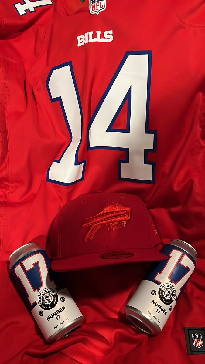 AceTheCreator91's tweet photo. The perfect Monday Night Football checklist: Diggs Jersey ✅ Bills all red fall Cap ✅ @BrickyardBrewCo #17 IPA ✅ #Bills #BillsMafia #BrickYardBrew #71blitz https://t.co/OzIEXJ6Fa7