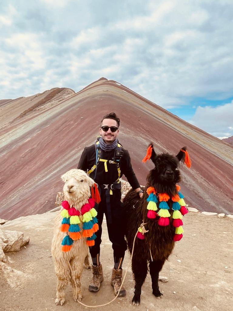 fernidas's tweet photo. Con Brad y Pitt! 🦙⛰🇵🇪

#salkantaytrek #rainbowmountain #vinicunca #vinicuncamountain #montaña7colores #llamas #travel #colors #moments #mymoments #hiking #hikingadventures #me #cusco #cuscoperú #perú https://t.co/KGbtZPZGg4