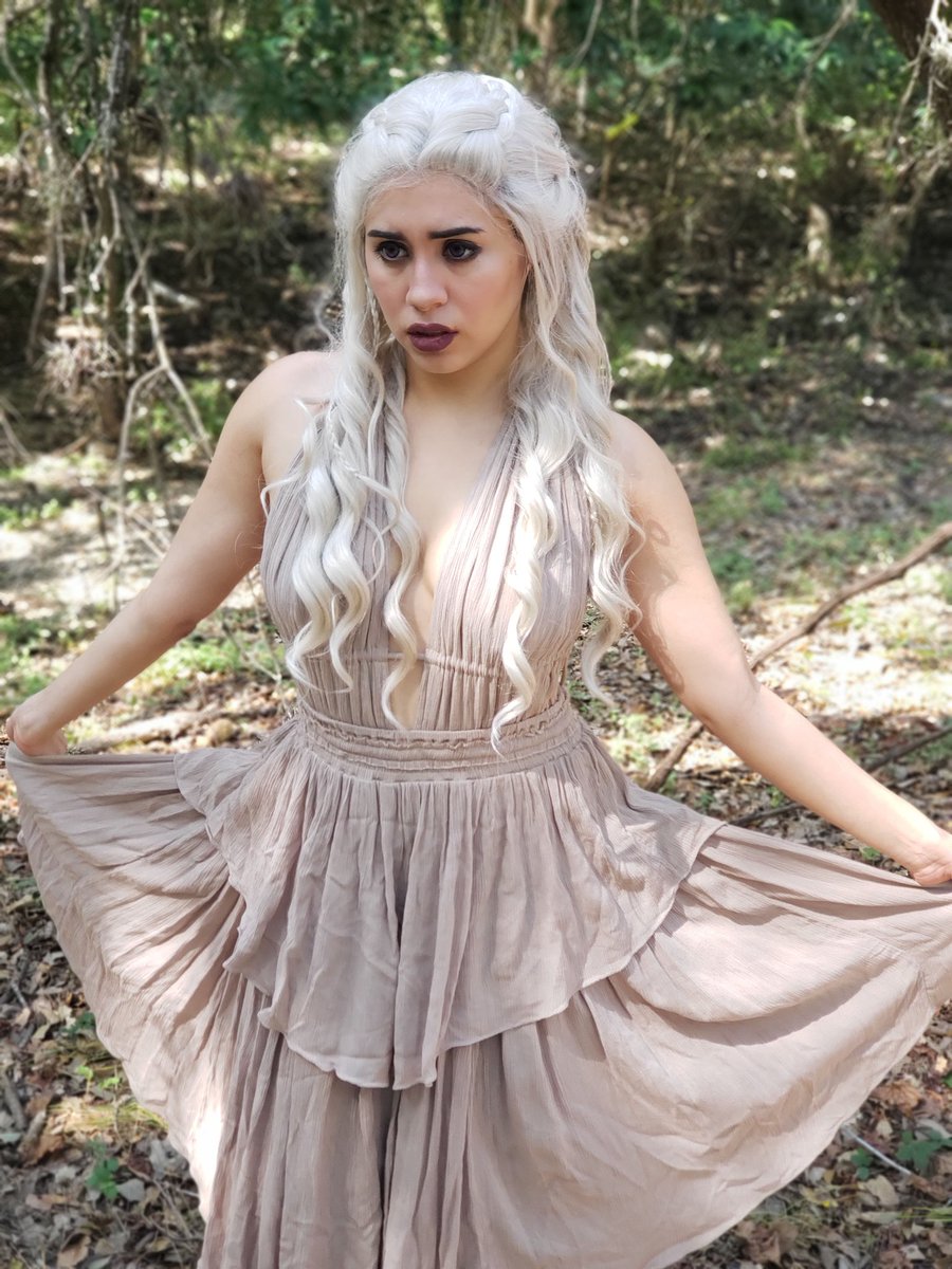CaraCosplay's tweet photo. 💀🎃Halloween Look 18🎃💀
Daenerys Targaryen Game of Thrones 
"I'm not going to stop the wheel. I'm going to break the wheel!" https://t.co/QLIyMruOup