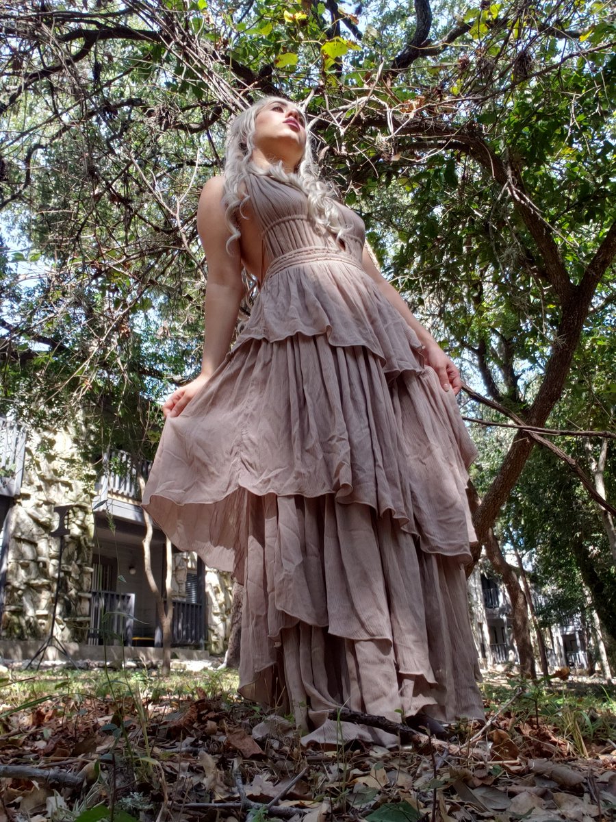 CaraCosplay's tweet photo. 💀🎃Halloween Look 18🎃💀
Daenerys Targaryen Game of Thrones 
"I'm not going to stop the wheel. I'm going to break the wheel!" https://t.co/QLIyMruOup