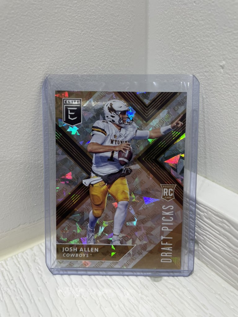 With Bills v. Titans tonight we have two of my favorite cards, MVP candidate Josh Allen. A variation rookie card number 6/10 from the 2018 Elite Draft Picks set and a 2020 purple no huddle number 14/50 from NFL Mosaic #BillsMafia #MondayNightFootball #whodoyoucollect #JoshAllen https://t.co/mrA2C4g3fH