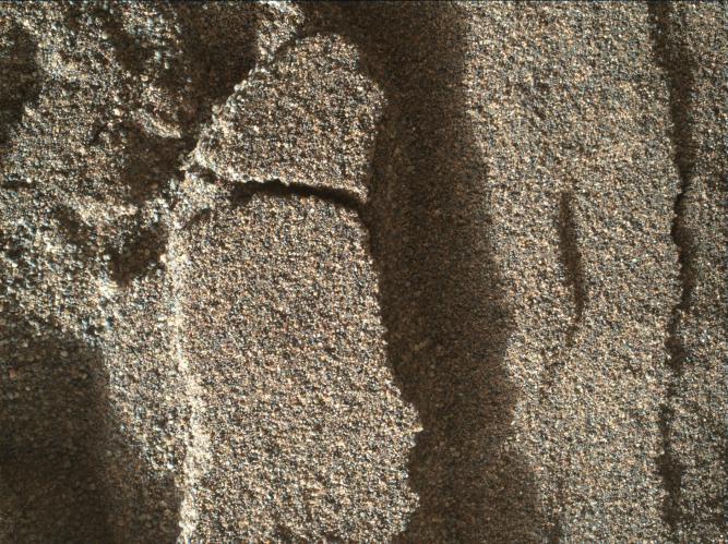 NASA_photo_bot's tweet photo. Martian Sand Disturbed by Rover Wheel https://t.co/QmYRMi5zxo https://t.co/Y9223kTxi6