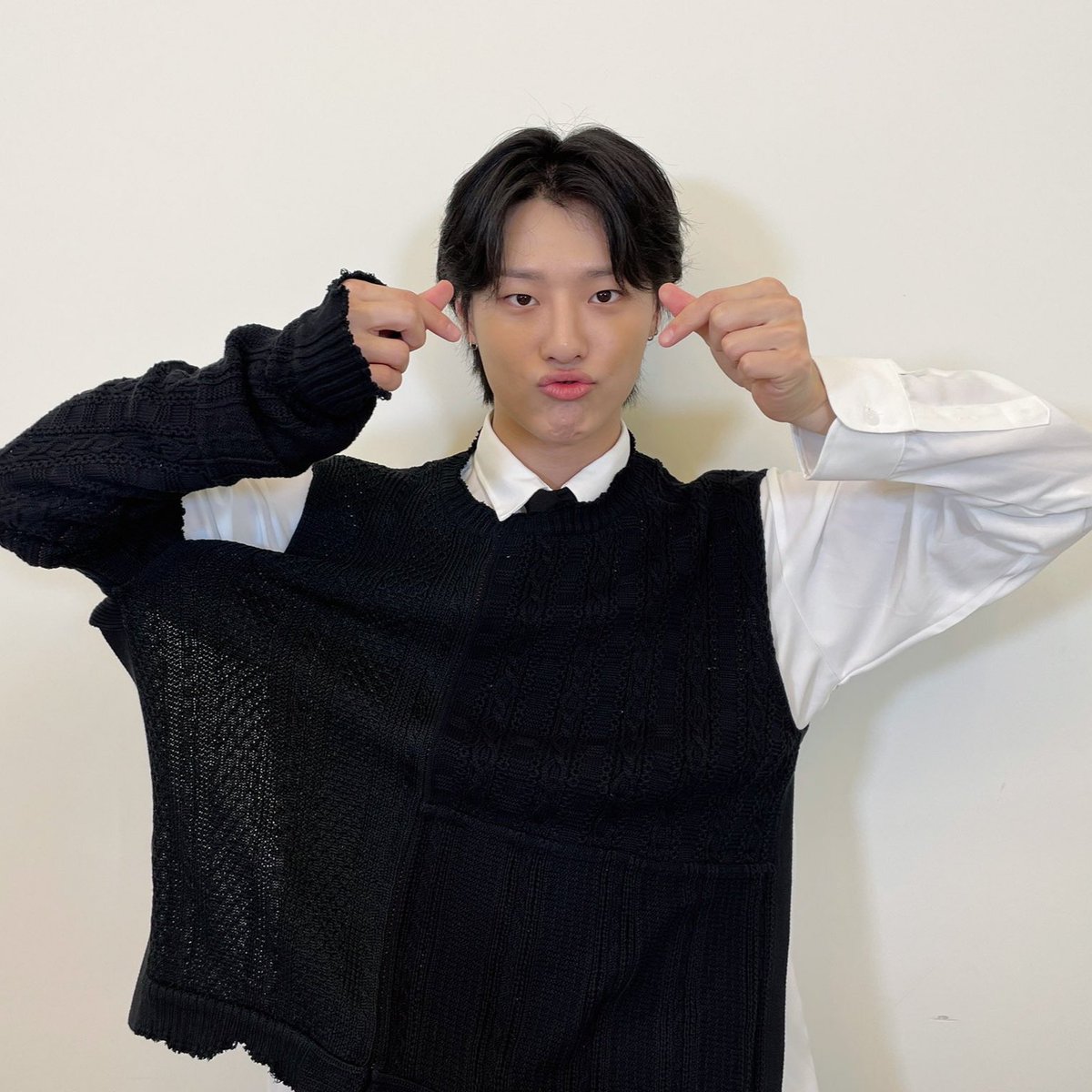 ruangdamai's tweet photo. 🦊 : Only Lovers Left
🐱 : Yes, we're that lovers. 

#OISD #OneitSelcaDay #X1 #SEUNGYOUN
@x1official101 @x1members https://t.co/Xq8FyK335G