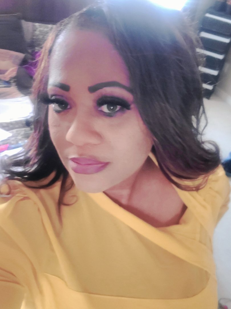 carionfenn's tweet photo. Love this @SuzyShier top on me with my @MACcosmetics #liptstick #datemaker. Matte finish never felt so good. https://t.co/iaEH7EV2QA