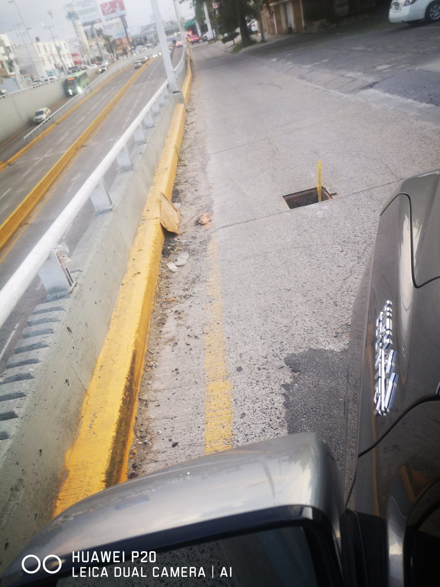 CrdenasFco1's tweet photo. @ZapopanGob @siapagdl Esta alcantarilla ya tiene mas de 21 dias sin tapa, ya se han dañado variad unidades, la ubicación es en avenida patria e Inglaterra, casi pegado a las vias @Trafico_ZMG https://t.co/pvs4ailyaz