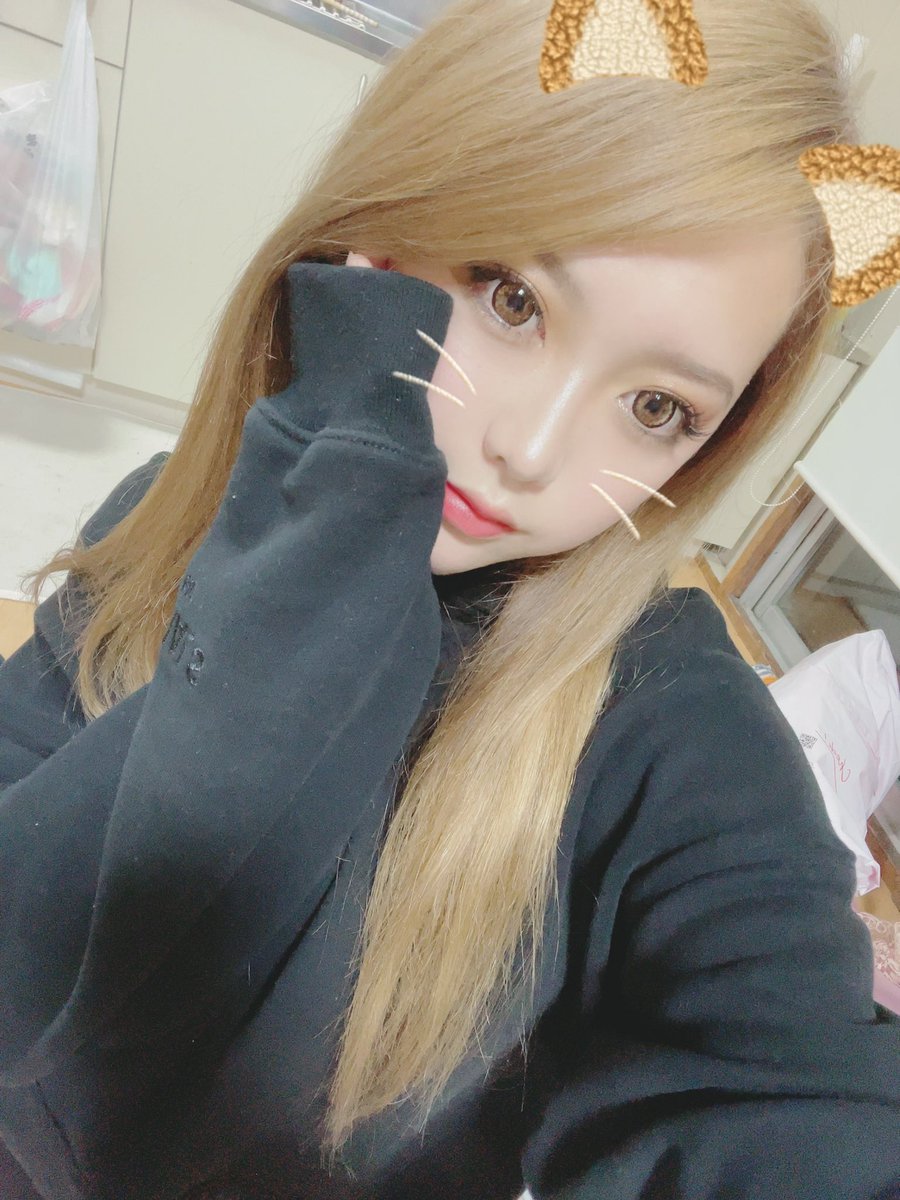 IORI1031778's tweet photo. そろそろ髪の毛染めに行きたい👱🏻‍♀️ https://t.co/JHuGu8uFvR