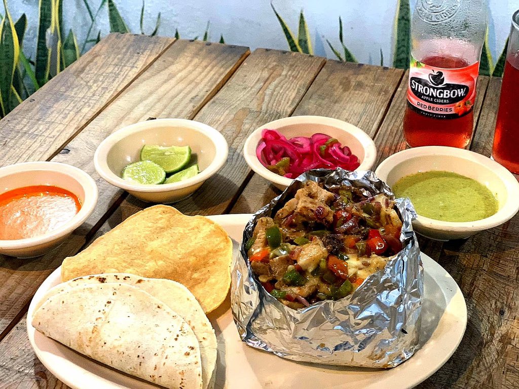 MenuAcapulco's tweet photo. ¿Quieres una buena recomendación para cenar? #PapaGro te va a preparar algo de su carta para que no te vayas a dormir con la panza vacía.
#DondeComerEnAcapulco
https://t.co/sVQATdqUM3 📲 https://t.co/WicsWyHU9k