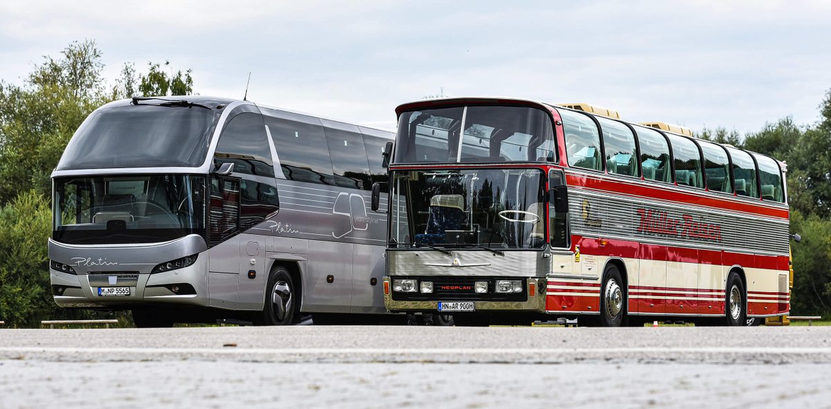 FanBus1's tweet photo. Pasado y presente...
En la siguiente foto se aprecia un NEOPLAN Cityliner N 116 de 1971 perteneciente a Müller Reisen de Alemania, junto al mismo esta su versión actual el Cityliner Platinum alusivo a los 50 años del modelo.
Foto: MAN Truck &amp; Bus https://t.co/6ATFYOXbrX