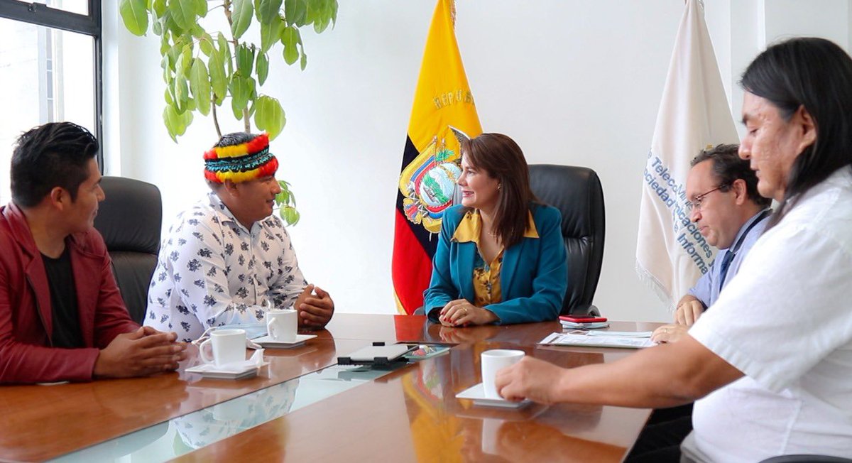 vmaino's tweet photo. Somos el #GobiernoDelEncuentro con todos los sectores.
Conversamos con @MiguelNawech, presidente de Federación Interprovincial de Centros Shuar. La conectividad en áreas rurales del país sigue siendo nuestra prioridad @Telecom_Ec cumple para que accedan a más servicios digitales. https://t.co/hr3BWUxiC2