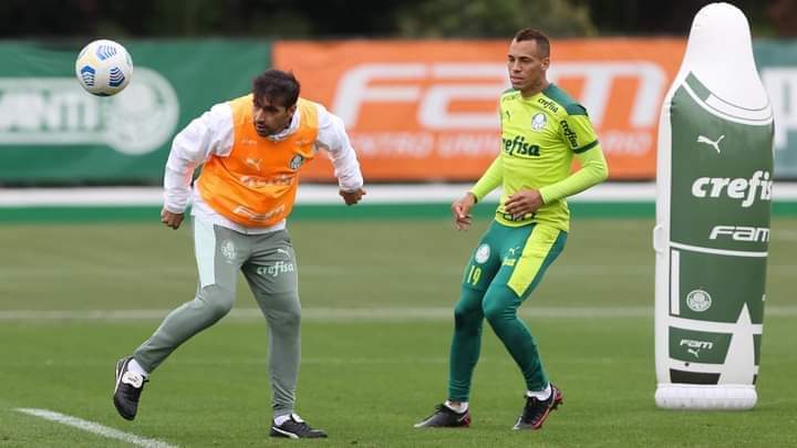 Desafio o torcedor Palmeirense a achar o Luiz Adriano na foto 😏😏😬

#torcidaPalmeirense #Palmeiras #verdeebranco #AvantiPalestra #brincadeirinha