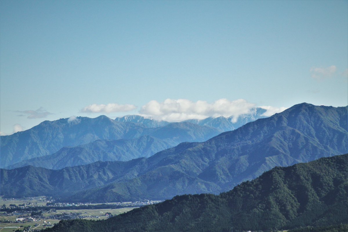 ishiuchi_IM's tweet photo. 10月18日初冠雪❄️標高2,000m付近は白く雪化粧しました♪ https://t.co/rU90LCWLUc