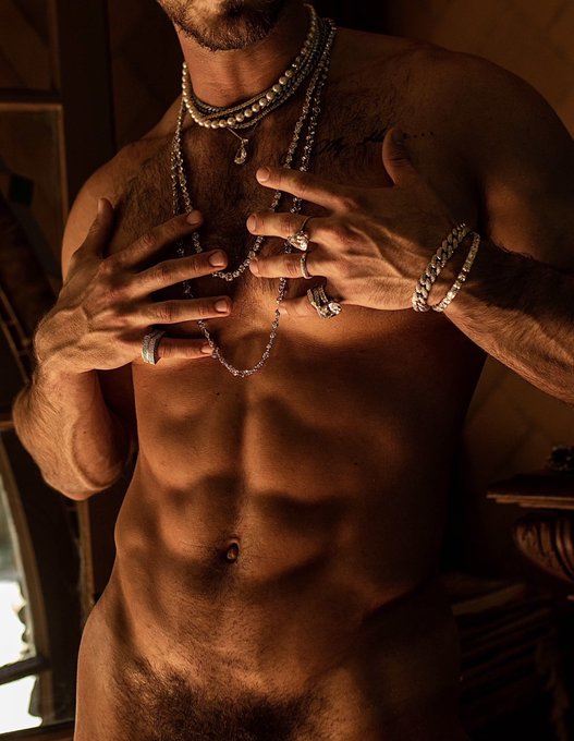 what a casual $4,000,000 worth of diamonds looks like&hellip; https://t.co/vC8nGw3kKo