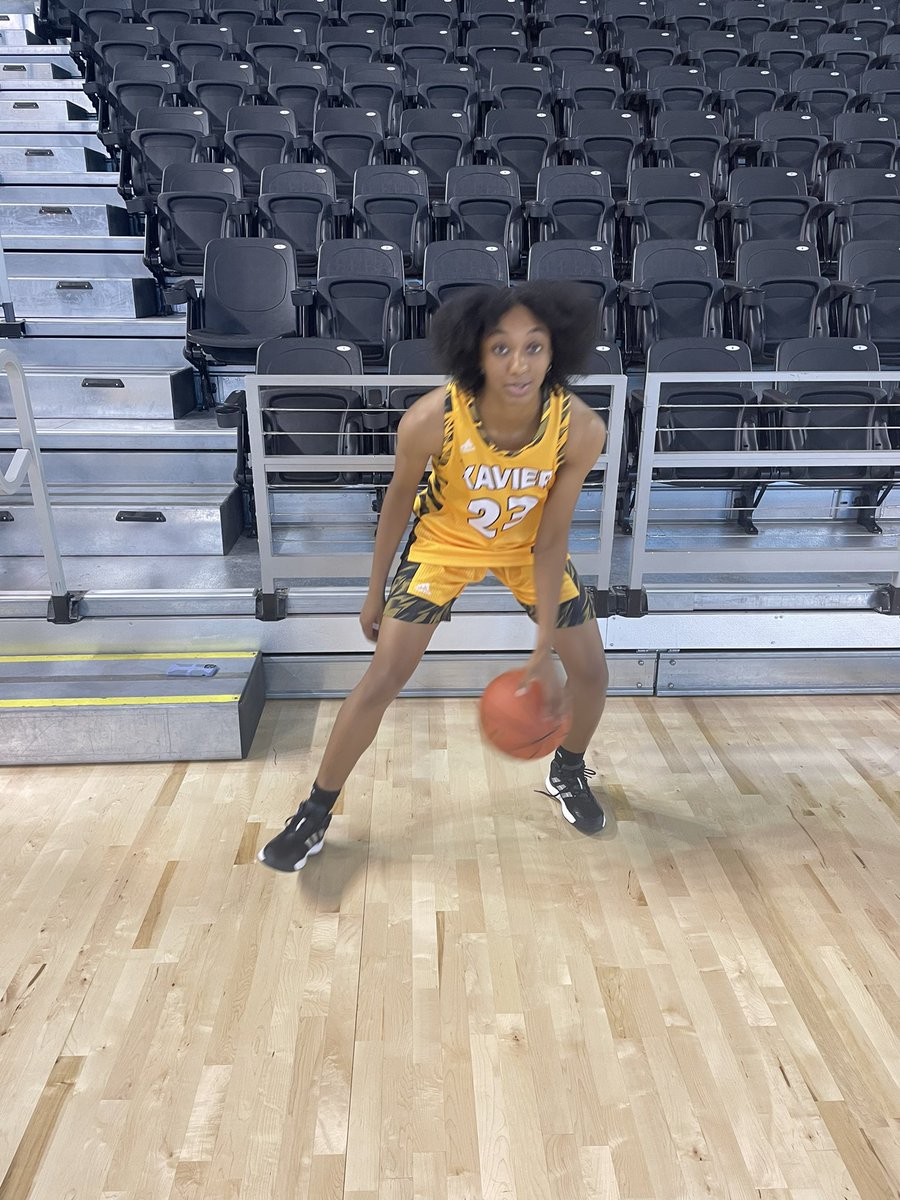 jaleah23__'s tweet photo. Turn me up #year3 #xulawbb https://t.co/7ydjNVdVGw