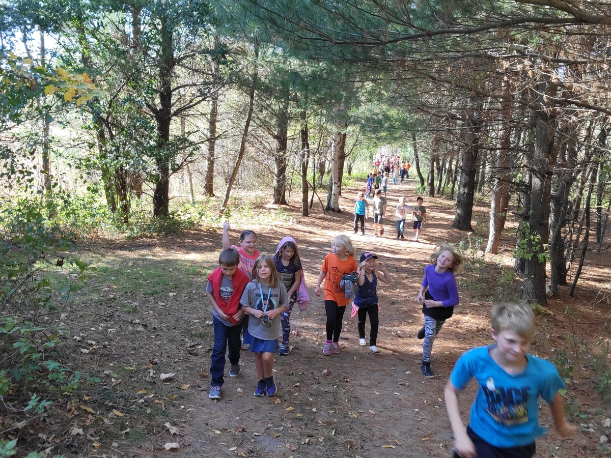 CurtissShayne's tweet photo. Amery Montessori (lower and upper) classes enjoyed some time together on this beautiful fall day. Fifth grade level students led outside activities that were fun for all! https://t.co/LdseBDdEAO
