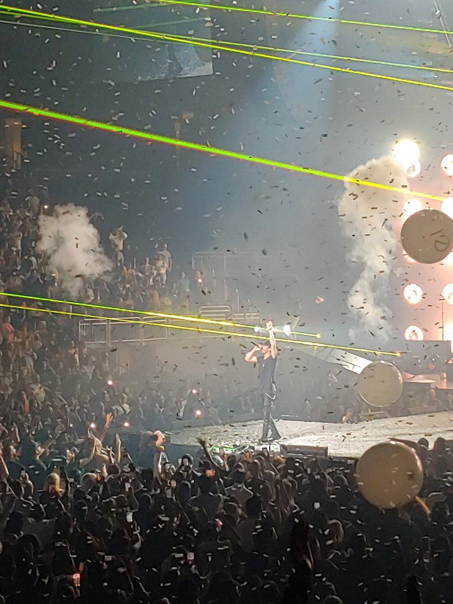 RJazzy2's tweet photo. Posting about it everywhere b/c I had that much fun at the @ricky_martin @enriqueiglesias concert Saturday night even though I sound like an idiot trying to sing half their songs since I don't speak Spanish #EnriqueRickyTour #hero #escape #shebangs #livinlavidaloca https://t.co/PkNJ6LT3il