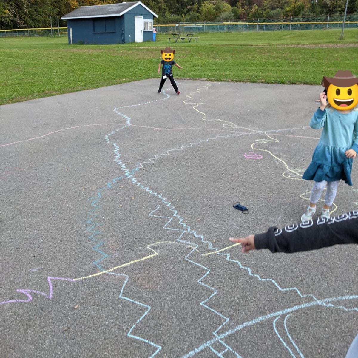 ruthcbyrne's tweet photo. The real cuties at work and play.
#froebelforart #mcescher #kindergarten #kinderart #artoutside #dragonlearners #mansfieldelementary #mansfieldartnj https://t.co/thSrYG9rBe