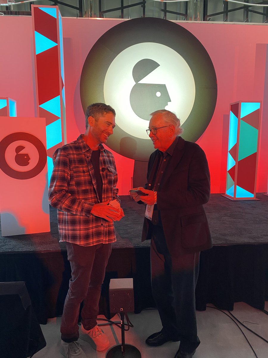 donnatobin's tweet photo. We should have reserved the Great Minds stage for a couple more hours at #AWNewYork to allow @DDB_Worldwide Global CCO @ari_weiss and our Chairman Emeritus Keith Reinhard @kreatividad time to chat a bit longer #AdvertisingWeek #adlegends 💥 https://t.co/6Fi8nVcQHn