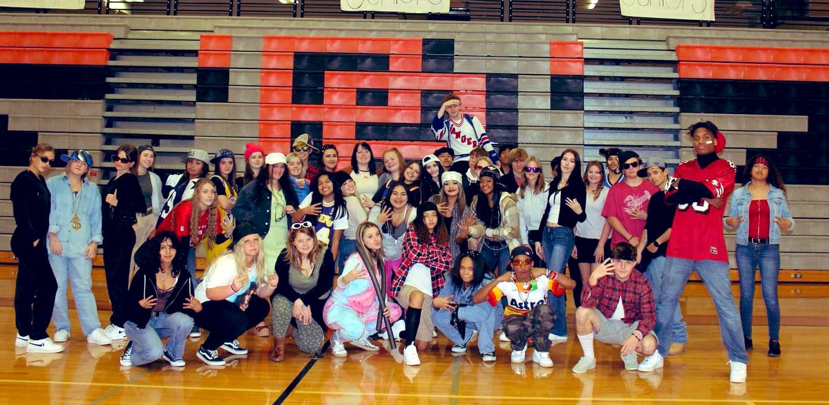 LaynieNortman's tweet photo. Homecoming week @ PPHS #Y2KDay! https://t.co/YgiHrCPako