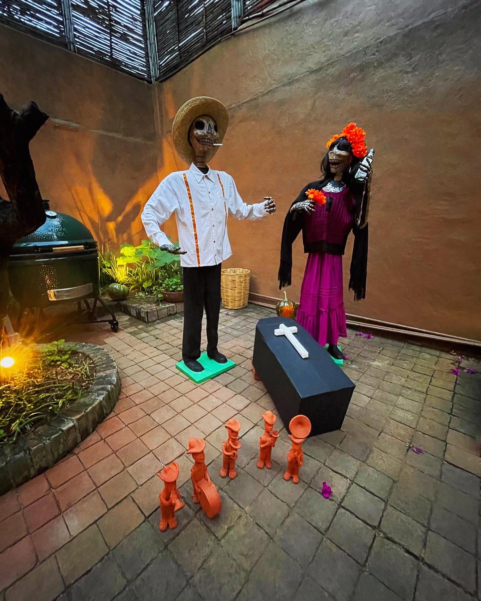 Temporada de muertos 💀🧡🍁
-
#CasaOaxacaReforma #CocinaDeCarbón #DíaDeMuertos #Tradición #Tradiciones #Restaurante #Oaxaqueño #Oaxaca #México
